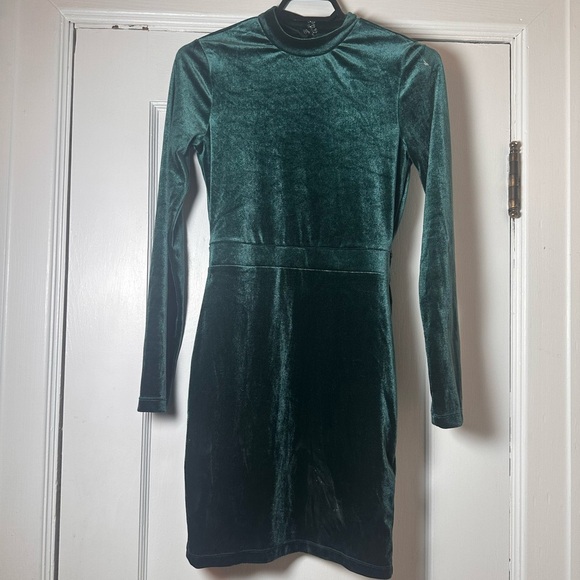 ✨ H&M Divided Stretch Velvet Open Back Dress – Dark Green – Size 6 - Picture 1 of 6